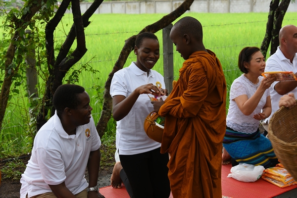 สามเณรปลูกปัญญาธรรมนานาชาติ