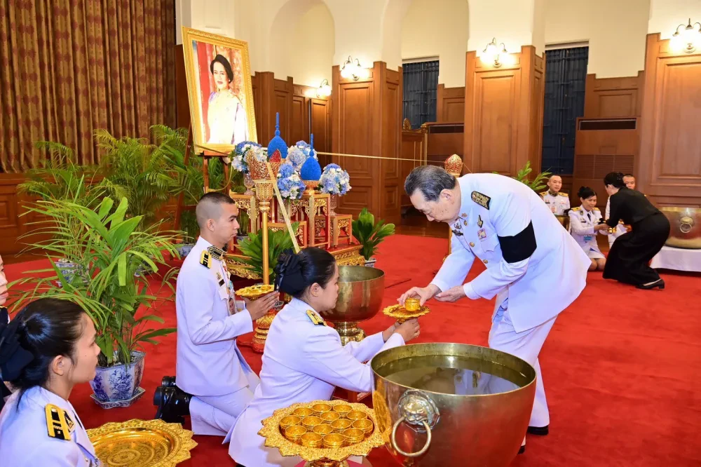 CP Group Pays Tribute to Her Majesty Queen Sirikit The Queen Mother  Senior executives led by Mr Dhanin Chearavanont attend water presentation and sign book of condolence at Grand Palace
