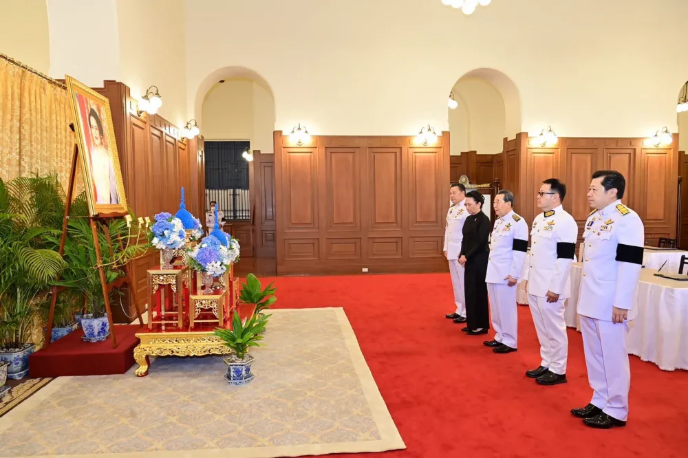 CP Group Pays Tribute to Her Majesty Queen Sirikit The Queen Mother  Senior executives led by Mr Dhanin Chearavanont attend water presentation and sign book of condolence at Grand Palace